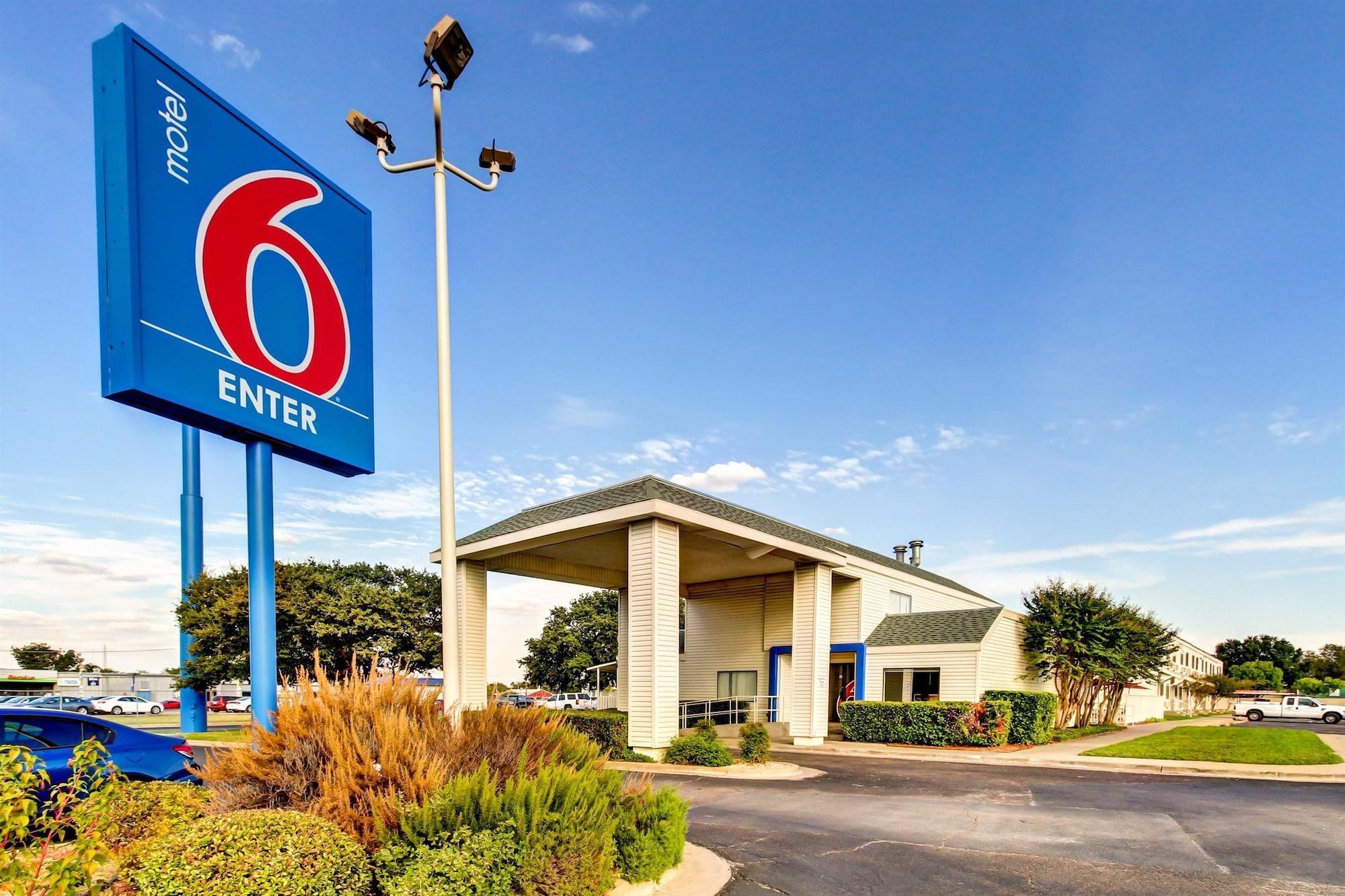 Days Inn By Wyndham Waco University Area المظهر الخارجي الصورة