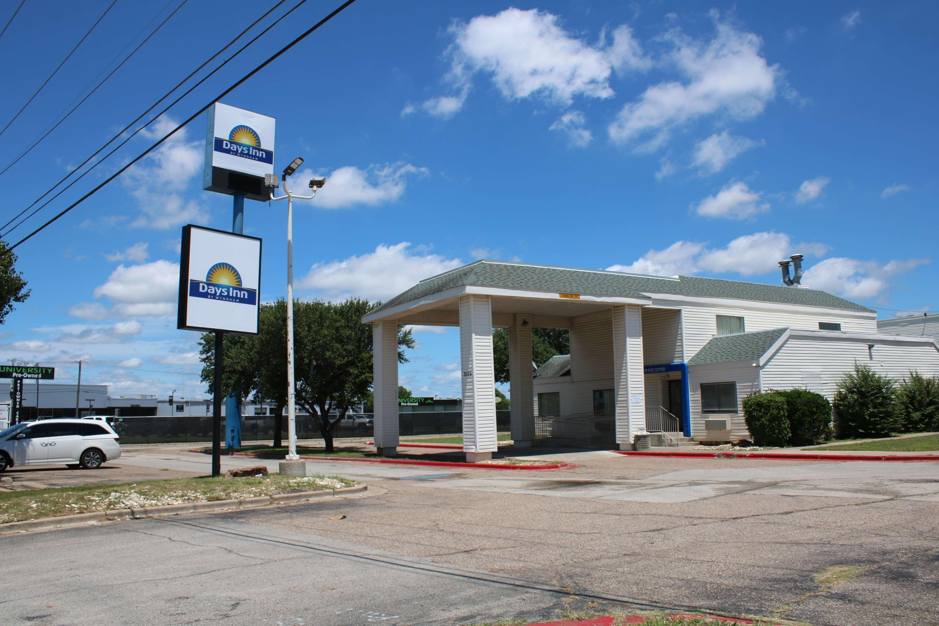 Days Inn By Wyndham Waco University Area المظهر الخارجي الصورة