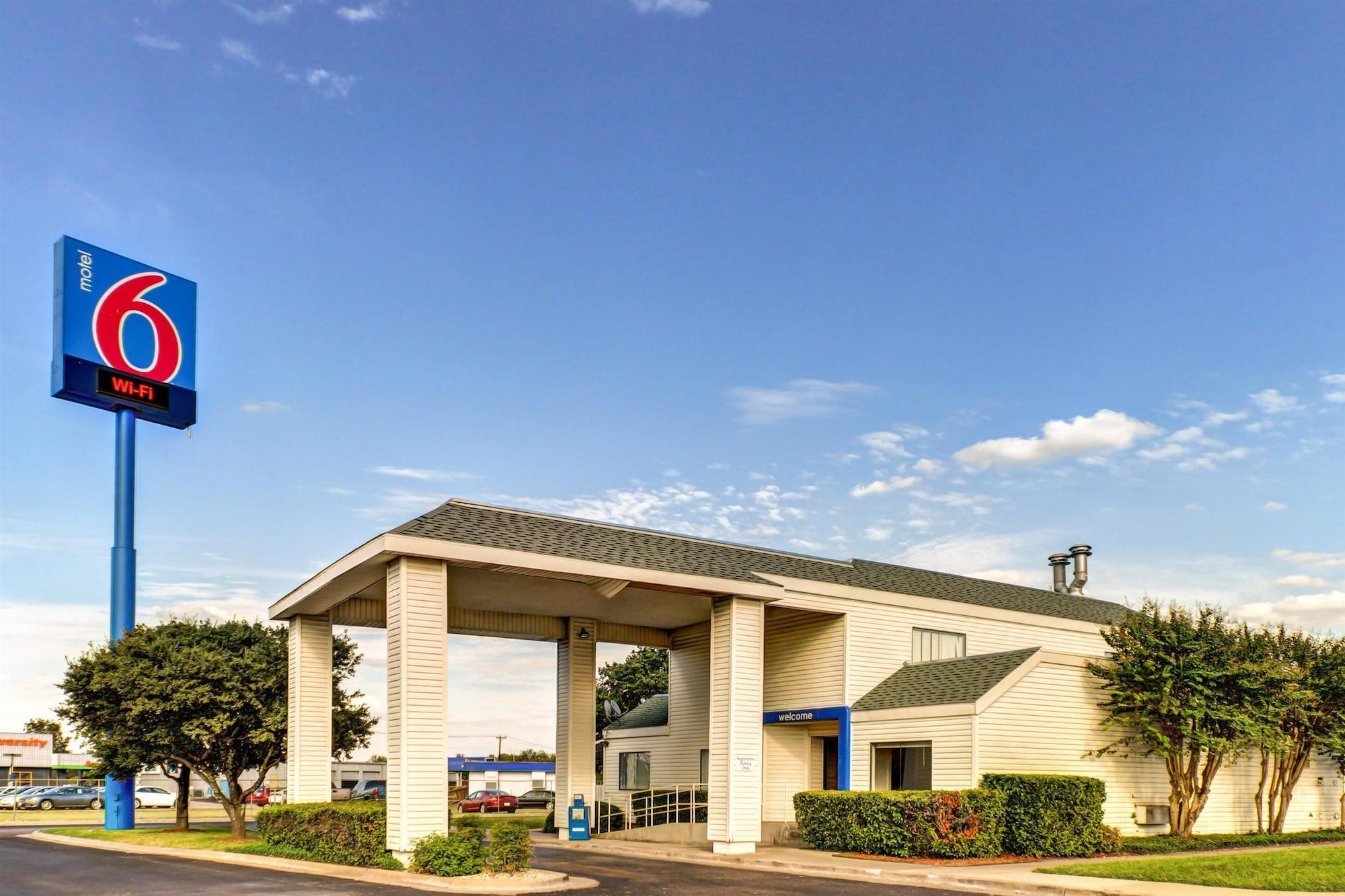 Days Inn By Wyndham Waco University Area المظهر الخارجي الصورة
